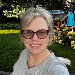 Meet your Posher, Holly